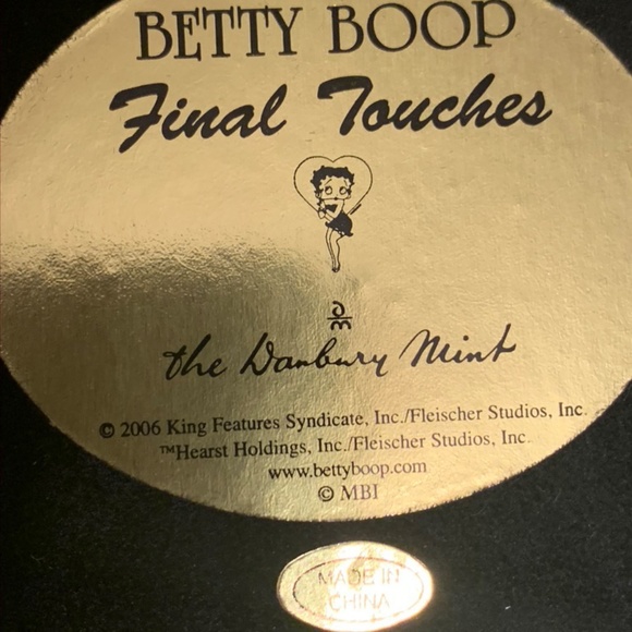SOLD________2006 RETIRED BETTY BOOP  FIGURINE - Picture 6 of 10